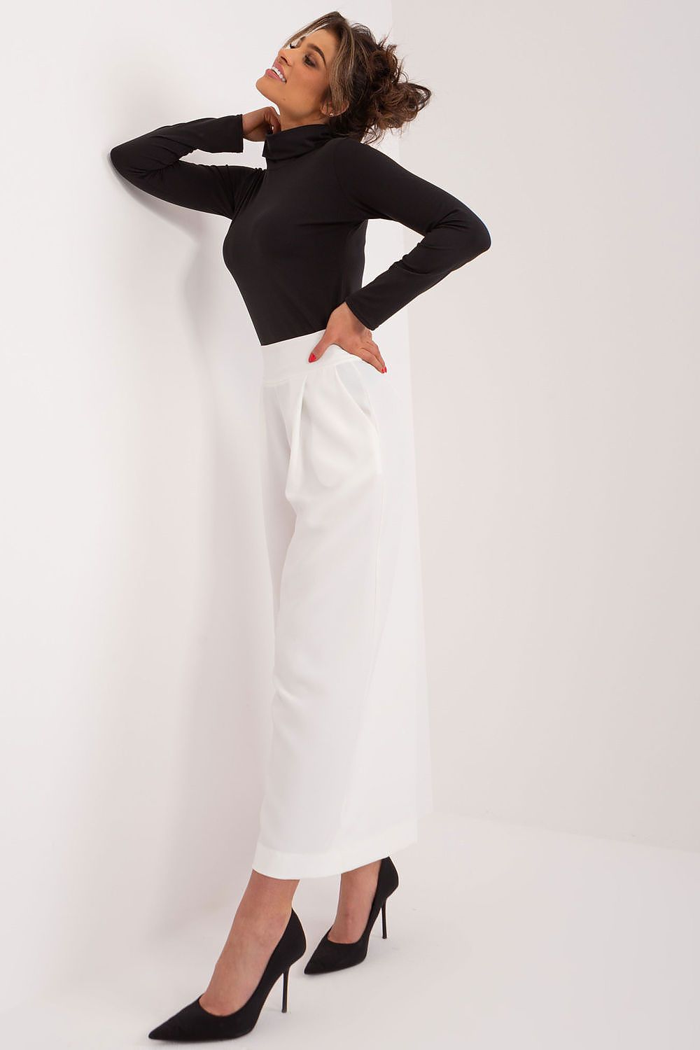 Women trousers model 192505 Italy Moda