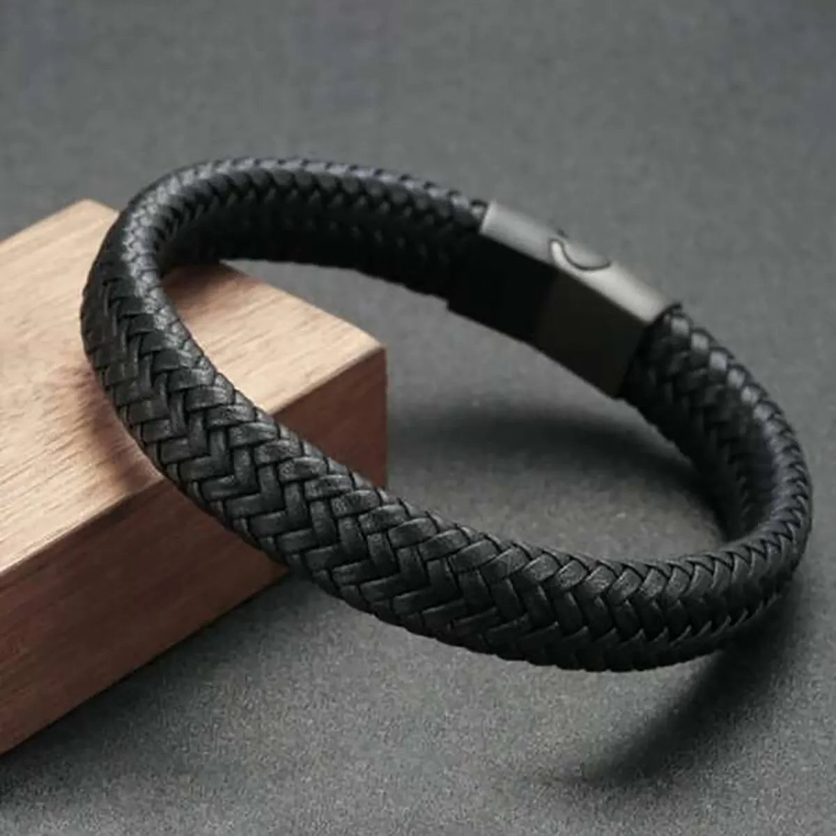 Brățară Magnetică din Piele PU pentru Bărbați – Stil Clasic și Elegant
