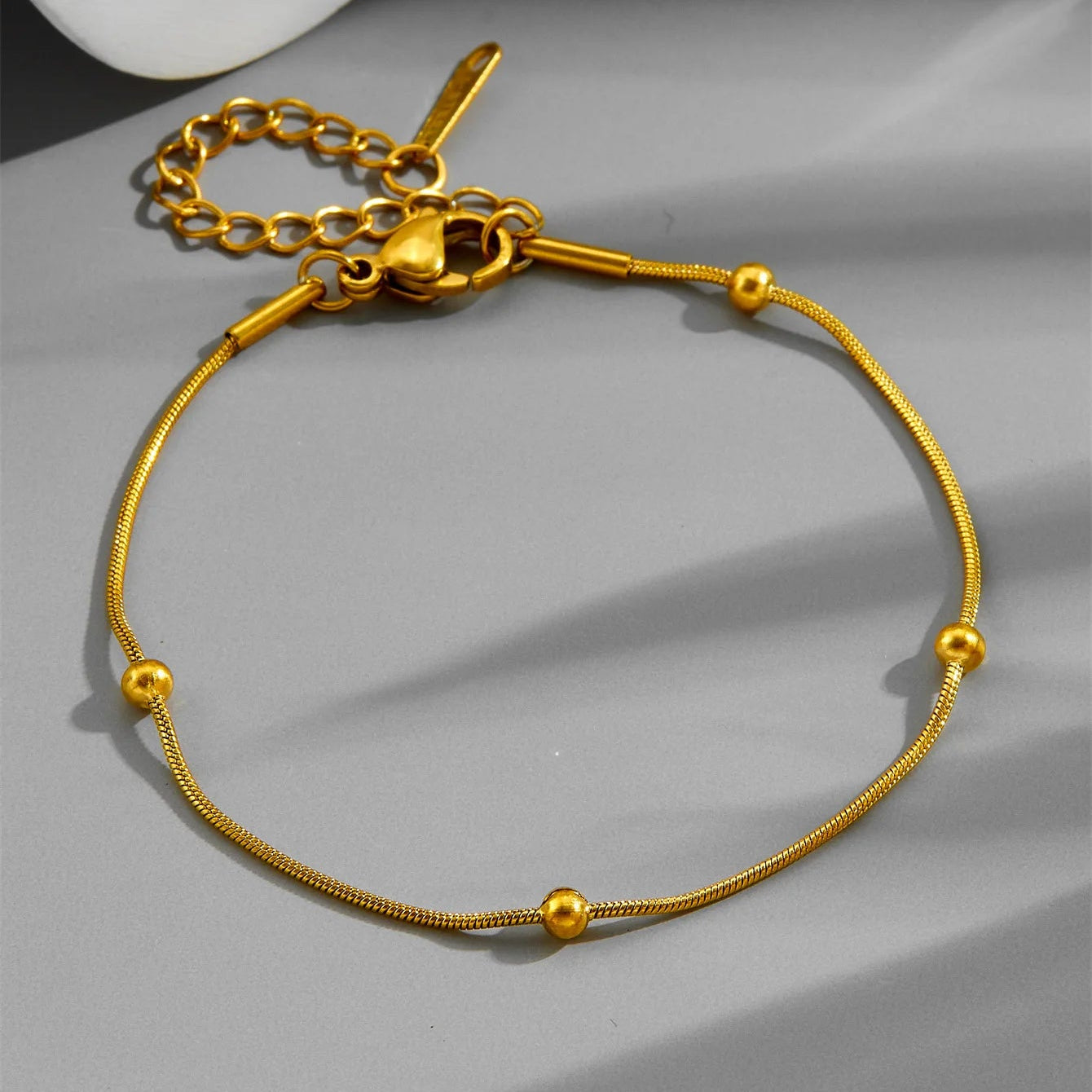 Brățară de Gleznă Vintage din Inox – Accesoriu de Vară cu Mărgele