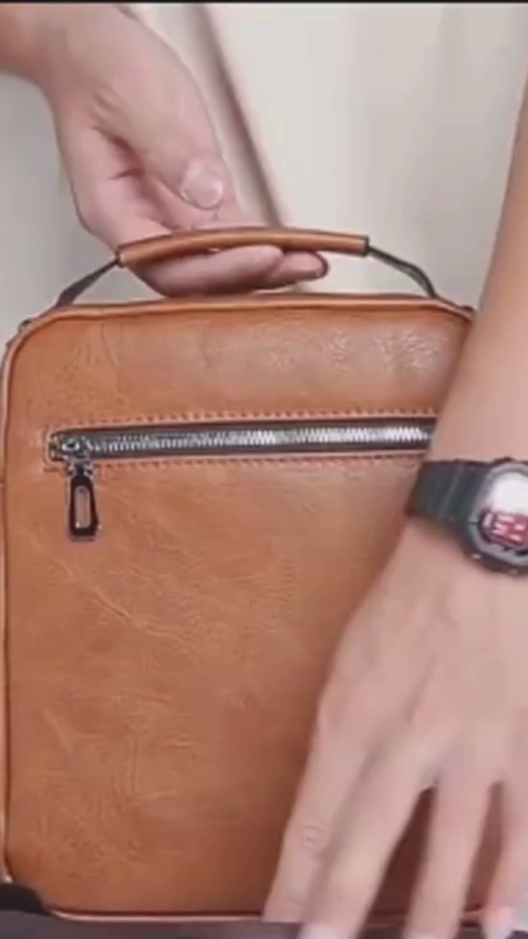 Geantă Crossbody pentru Bărbați - Elegantă, Ideală pentru Călătorii